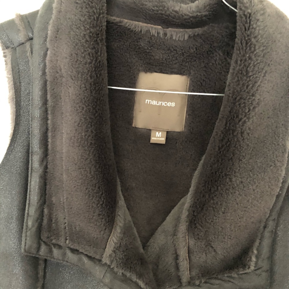 Vest - Picture 2 of 5